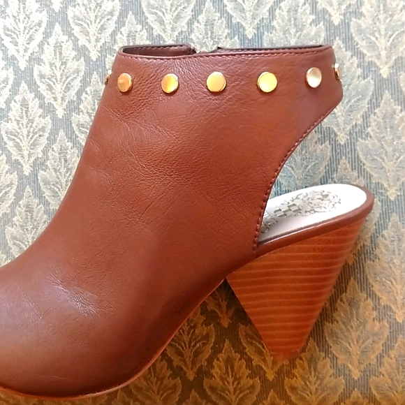 Vince Camuto Whiskey Brown Heels - Picture 4 of 7